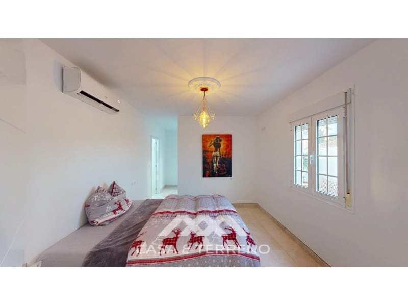 4 soverom Villa til salgs i Torrox-Costa med svømmebasseng garasje - € 748 000 (Ref: 9557965)