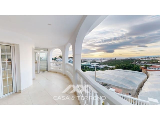 4 sypialnia Willa na sprzedaż w Urbanización Santa Rosa, Torrox z basenem garażem - 748 000 € (Ref: 9557965)