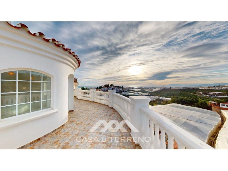 4 soverom Villa til salgs i Torrox-Costa med svømmebasseng garasje - € 748 000 (Ref: 9557965)