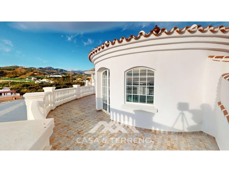 4 soverom Villa til salgs i Torrox-Costa med svømmebasseng garasje - € 748 000 (Ref: 9557965)