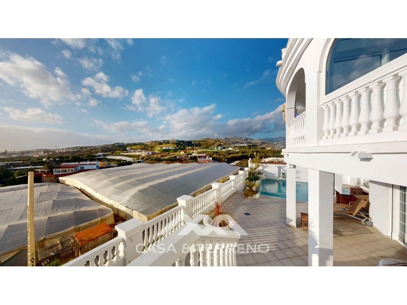 4 soverom Villa til salgs i Torrox-Costa med svømmebasseng garasje - € 748 000 (Ref: 9557965)