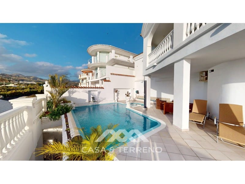 4 soverom Villa til salgs i Torrox-Costa med svømmebasseng garasje - € 748 000 (Ref: 9557965)