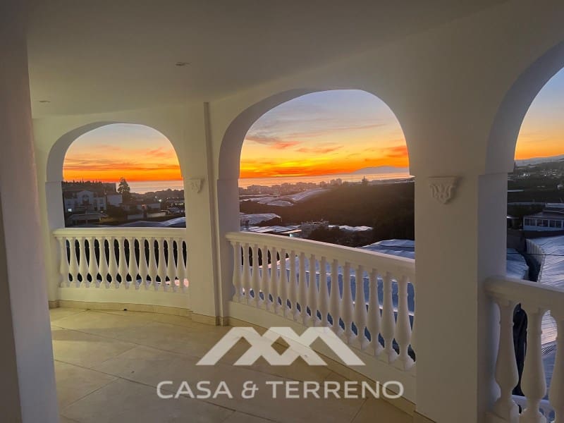 4 bedroom Villa for sale in Torrox-Costa with pool garage - € 748,000 (Ref: 9557965)