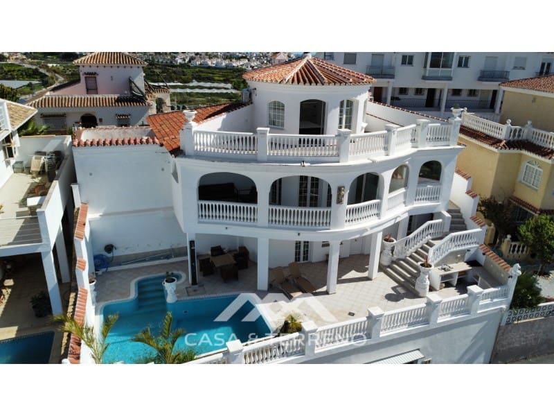 4 bedroom Villa for sale in Torrox-Costa with pool garage - € 698,000 (Ref: 9557965)