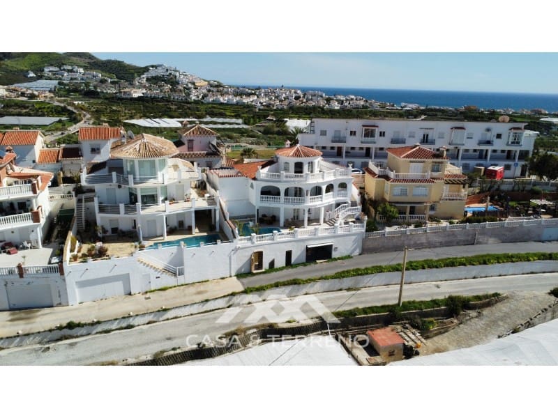 4 bedroom Villa for sale in Torrox-Costa with pool garage - € 698,000 (Ref: 9557965)