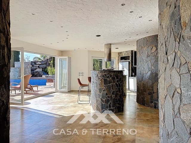 3 makuuhuone Huvila myytävänä paikassa Algarrobo mukana uima-altaan 
autotalli - 765 000 € (Ref: 9571357)