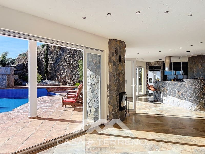 3 makuuhuone Huvila myytävänä paikassa Algarrobo mukana uima-altaan 
autotalli - 765 000 € (Ref: 9571357)