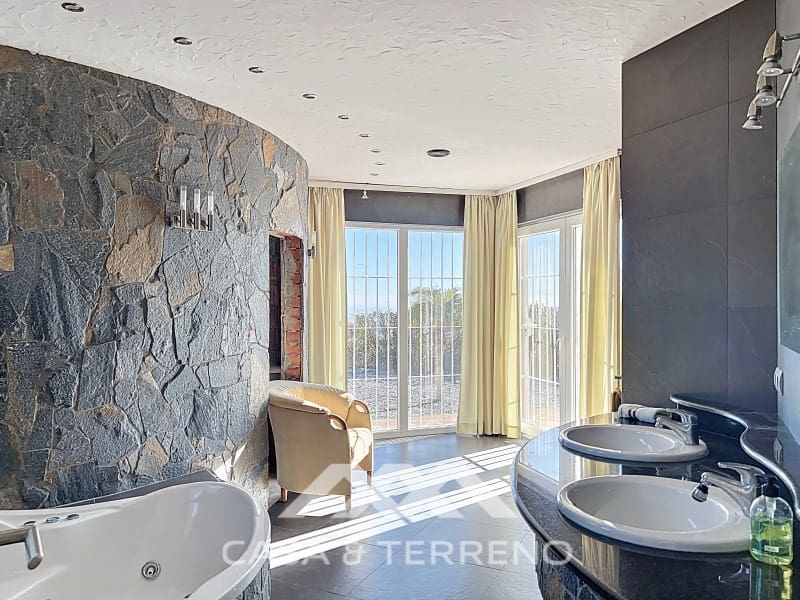 3 makuuhuone Huvila myytävänä paikassa Algarrobo mukana uima-altaan 
autotalli - 765 000 € (Ref: 9571357)