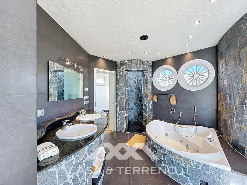 3 makuuhuone Huvila myytävänä paikassa Algarrobo mukana uima-altaan 
autotalli - 765 000 € (Ref: 9571357)