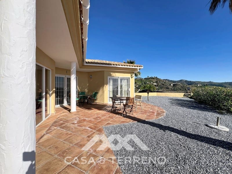 3 makuuhuone Huvila myytävänä paikassa Algarrobo mukana uima-altaan 
autotalli - 765 000 € (Ref: 9571357)