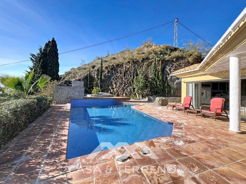 3 makuuhuone Huvila myytävänä paikassa Algarrobo mukana uima-altaan 
autotalli - 765 000 € (Ref: 9571357)