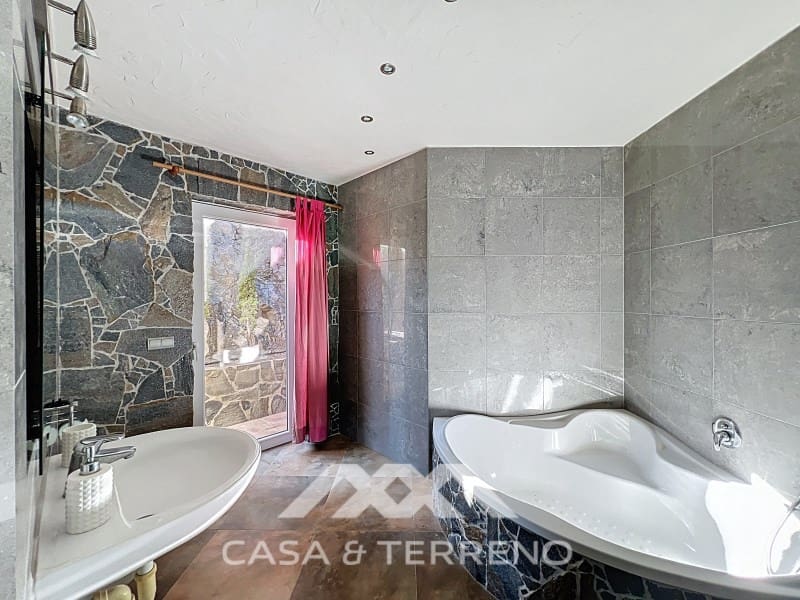 3 makuuhuone Huvila myytävänä paikassa Algarrobo mukana uima-altaan 
autotalli - 765 000 € (Ref: 9571357)