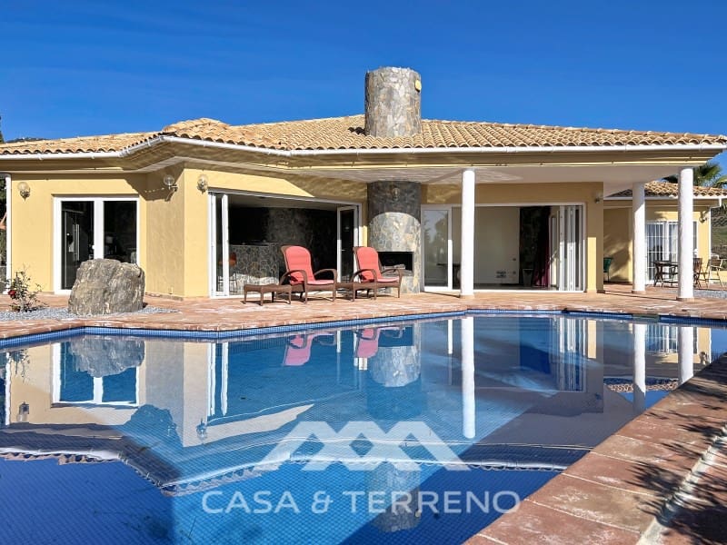 3 makuuhuone Huvila myytävänä paikassa Algarrobo mukana uima-altaan 
autotalli - 765 000 € (Ref: 9571357)