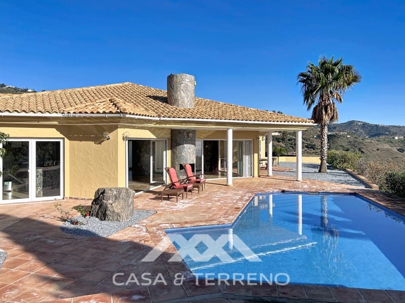 3 makuuhuone Huvila myytävänä paikassa Algarrobo mukana uima-altaan 
autotalli - 765 000 € (Ref: 9571357)