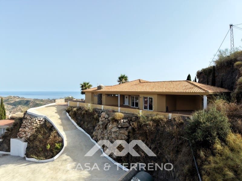 Chalet de 3 habitaciones en Algarrobo en venta con piscina garaje - 698.000 € (Ref: 9571357)