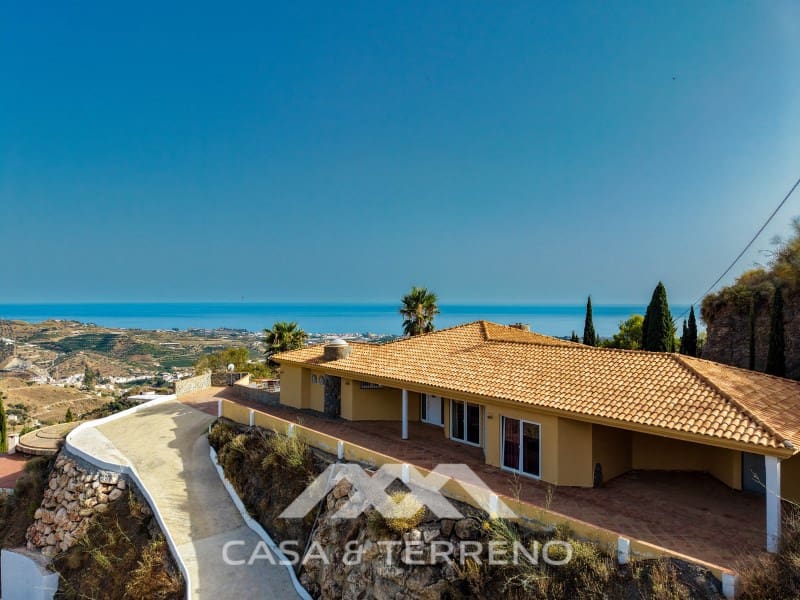 Chalet de 3 habitaciones en Algarrobo en venta con piscina garaje - 698.000 € (Ref: 9571357)
