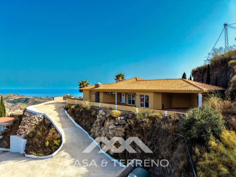 Chalet de 3 habitaciones en Algarrobo en venta con piscina garaje - 698.000 € (Ref: 9571357)