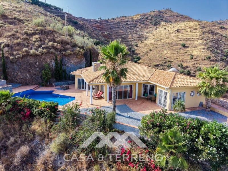 Chalet de 3 habitaciones en Algarrobo en venta con piscina garaje - 698.000 € (Ref: 9571357)