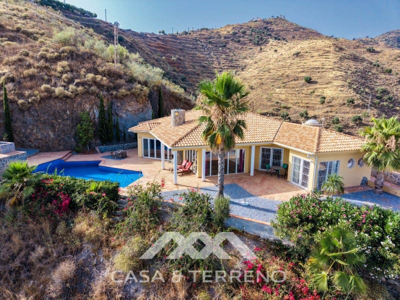 Chalet de 3 habitaciones en Algarrobo en venta con piscina garaje - 698.000 € (Ref: 9571357)