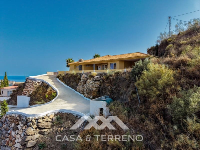 Chalet de 3 habitaciones en Algarrobo en venta con piscina garaje - 698.000 € (Ref: 9571357)