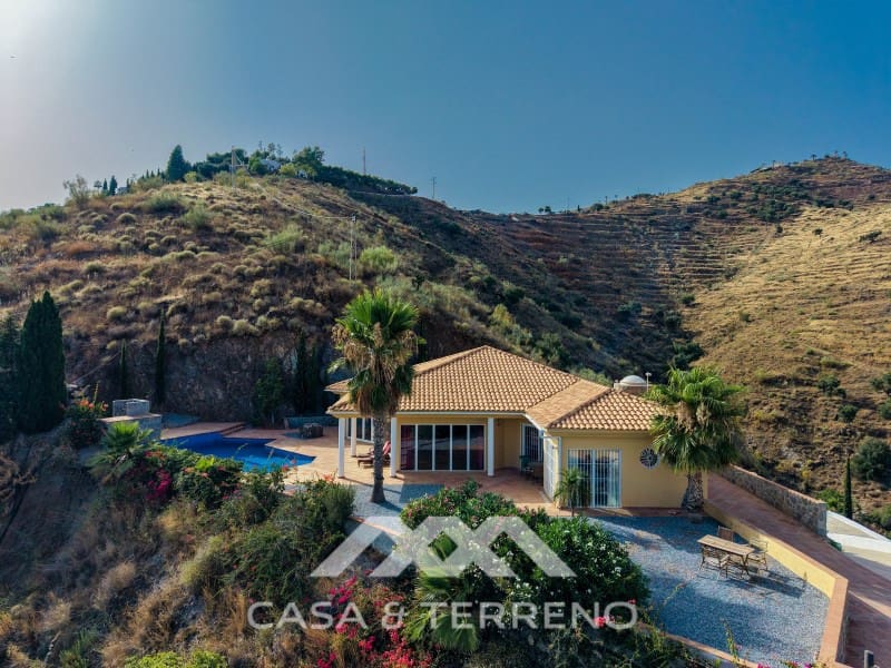 Chalet de 3 habitaciones en Algarrobo en venta con piscina garaje - 698.000 € (Ref: 9571357)
