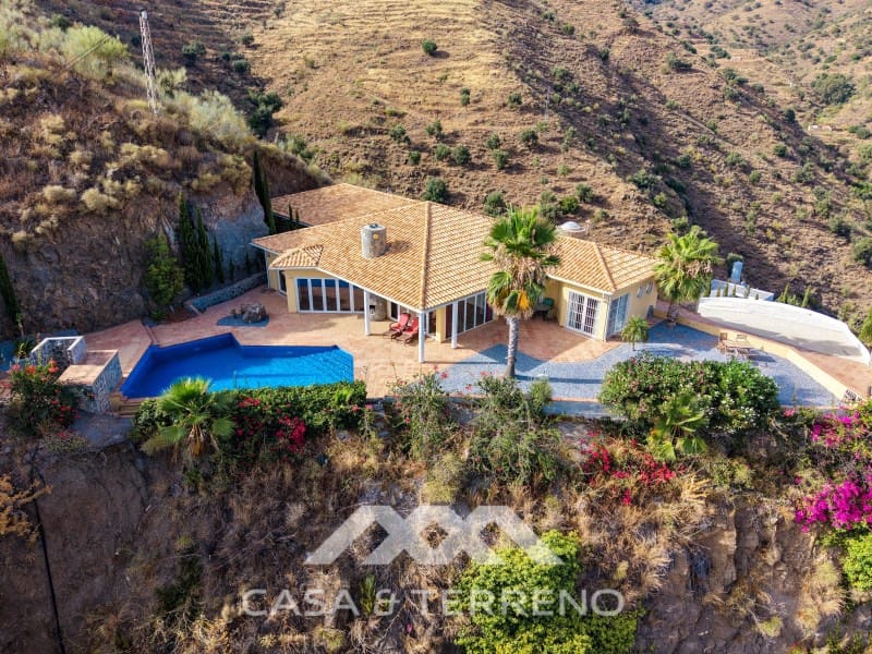 Chalet de 3 habitaciones en Algarrobo en venta con piscina garaje - 698.000 € (Ref: 9571357)
