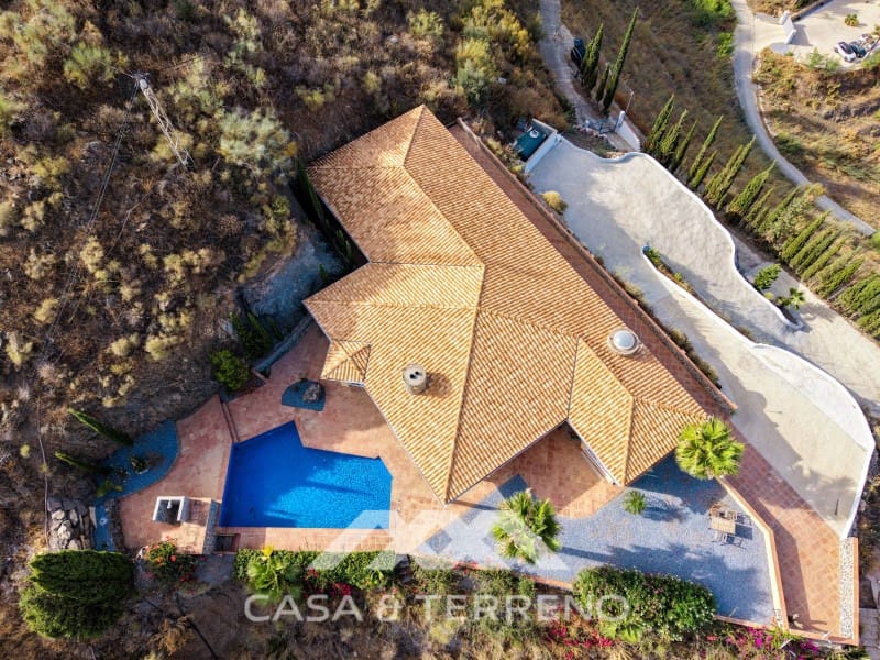 Chalet de 3 habitaciones en Algarrobo en venta con piscina garaje - 698.000 € (Ref: 9571357)