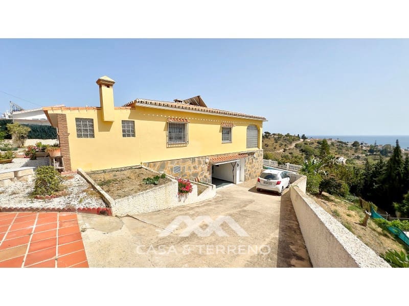 3 sovrum Villa till salu i Benajarafe med pool - 575 000 € (Ref: 9574884)