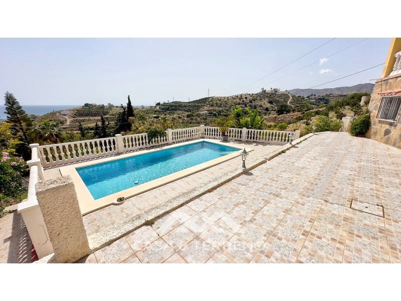 3 sovrum Villa till salu i Benajarafe med pool - 575 000 € (Ref: 9574884)