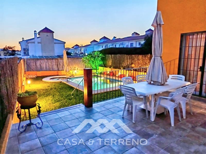 4 makuuhuone Huvila myytävänä paikassa Chilches mukana uima-altaan - 670 000 € (Ref: 9576571)