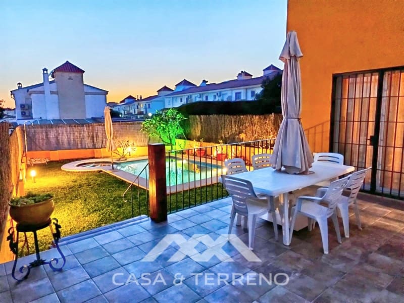 4 makuuhuone Huvila myytävänä paikassa Chilches mukana uima-altaan - 670 000 € (Ref: 9576571)