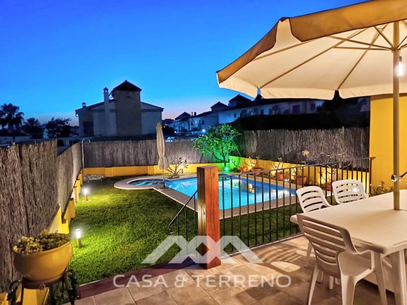 4 makuuhuone Huvila myytävänä paikassa Chilches mukana uima-altaan - 670 000 € (Ref: 9576571)