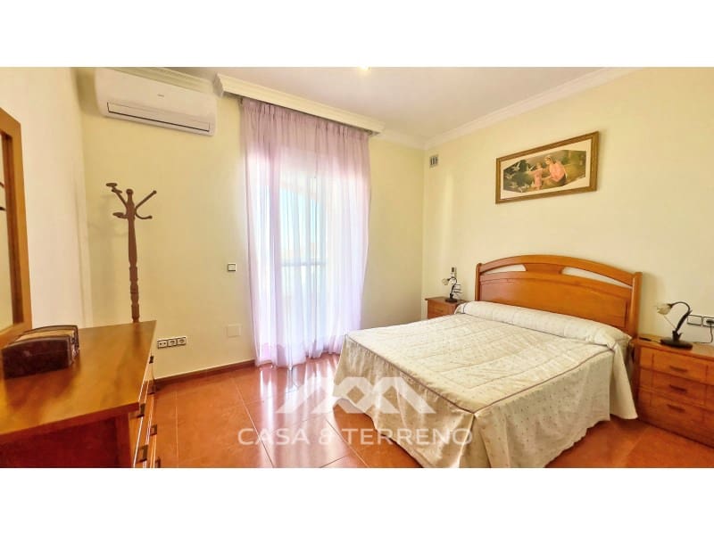 4 bedroom Villa for sale in Benajarafe with pool garage - € 615,000 (Ref: 9576572)