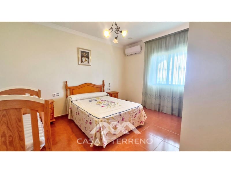 4 bedroom Villa for sale in Benajarafe with pool garage - € 615,000 (Ref: 9576572)