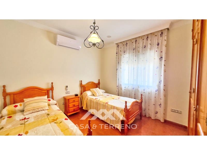 4 bedroom Villa for sale in Benajarafe with pool garage - € 615,000 (Ref: 9576572)