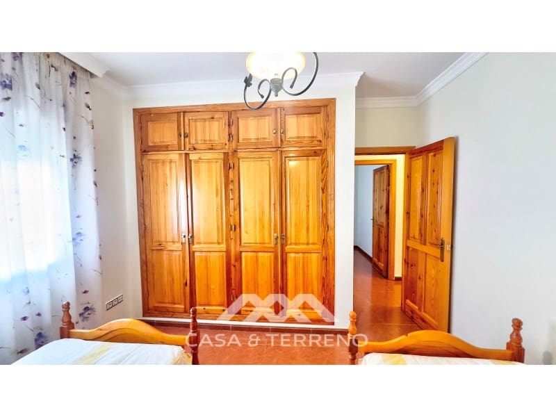 4 bedroom Villa for sale in Benajarafe with pool garage - € 615,000 (Ref: 9576572)