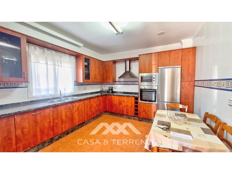 4 bedroom Villa for sale in Benajarafe with pool garage - € 615,000 (Ref: 9576572)