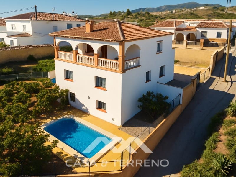 4 bedroom Villa for sale in Benajarafe with pool garage - € 615,000 (Ref: 9576572)