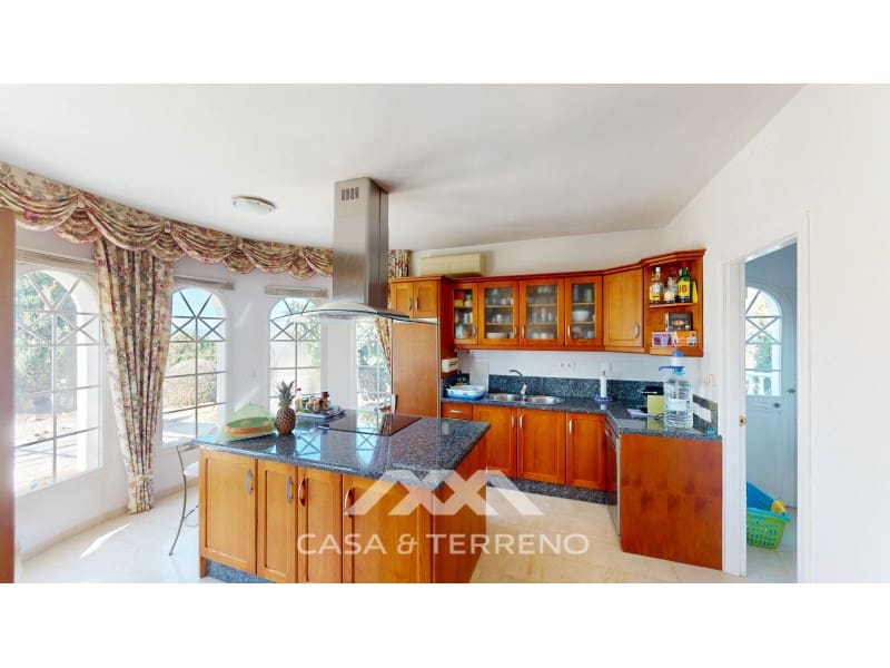 4 chambre Villa/Maison à vendre à Algarrobo avec piscine - 590 000 € (Ref: 9630248)