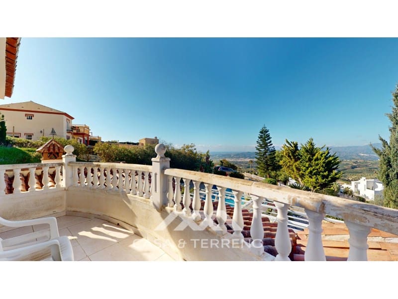 4 chambre Villa/Maison à vendre à Algarrobo avec piscine - 590 000 € (Ref: 9630248)