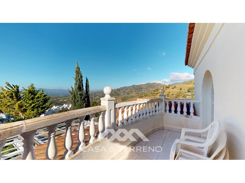 4 chambre Villa/Maison à vendre à Algarrobo avec piscine - 590 000 € (Ref: 9630248)