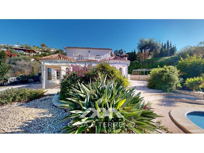 4 chambre Villa/Maison à vendre à Algarrobo avec piscine - 590 000 € (Ref: 9630248)