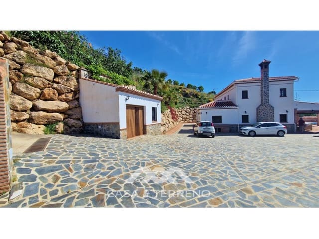 Chalet de 5 habitaciones en Vélez-Málaga en venta con piscina garaje - 695.000 € (Ref: 9630250)