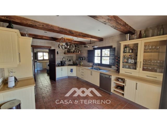 Chalet de 5 habitaciones en Vélez-Málaga en venta con piscina garaje - 695.000 € (Ref: 9630250)