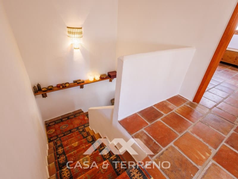 2 bedroom Semi-detached Villa for sale in Comares with pool - € 299,000 (Ref: 9659316)