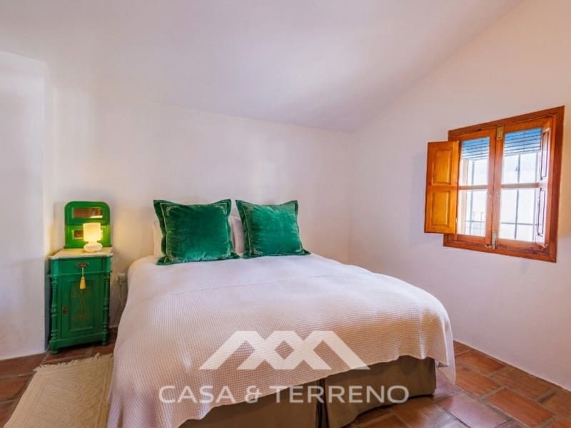 2 bedroom Semi-detached Villa for sale in Comares with pool - € 299,000 (Ref: 9659316)