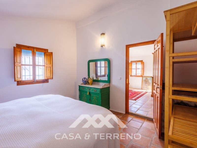 2 bedroom Semi-detached Villa for sale in Comares with pool - € 299,000 (Ref: 9659316)