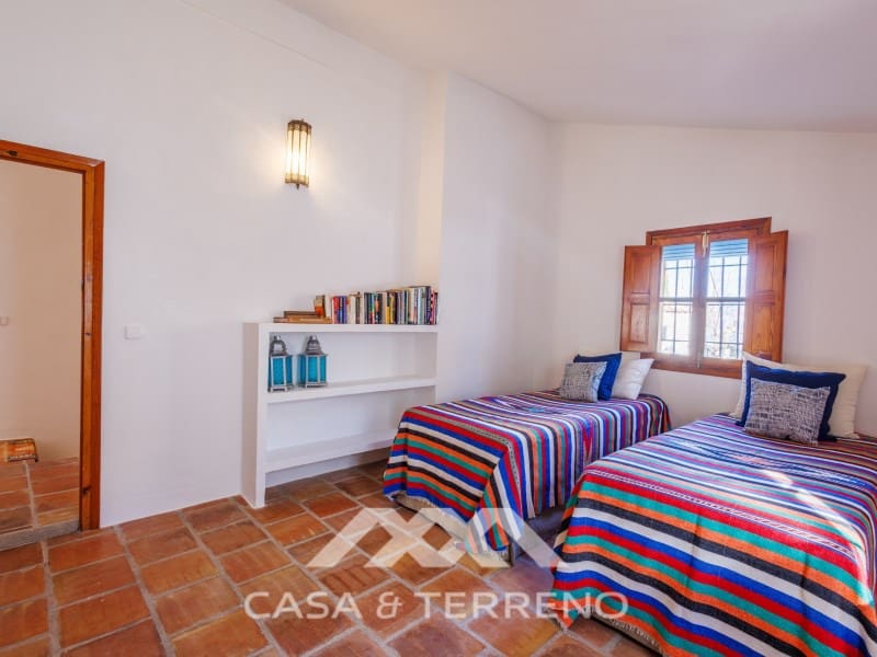 2 bedroom Semi-detached Villa for sale in Comares with pool - € 299,000 (Ref: 9659316)