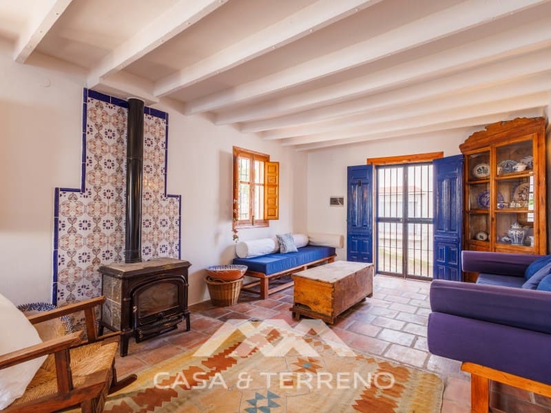 2 bedroom Semi-detached Villa for sale in Comares with pool - € 299,000 (Ref: 9659316)