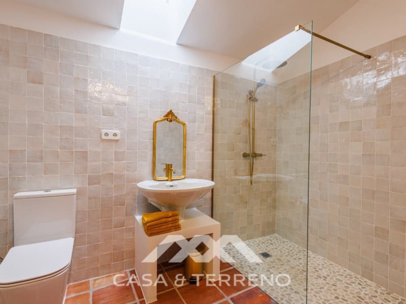 2 bedroom Semi-detached Villa for sale in Comares with pool - € 299,000 (Ref: 9659316)